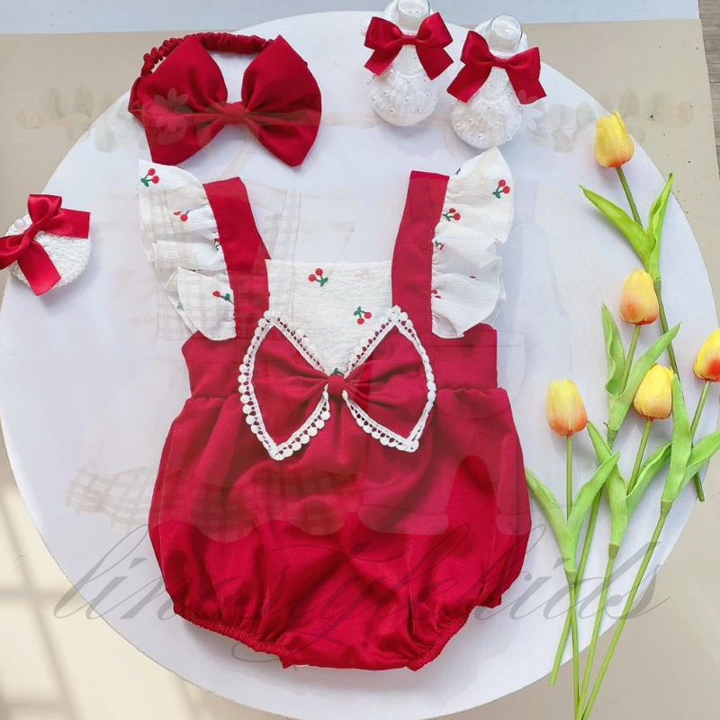 Set of newborn clothes