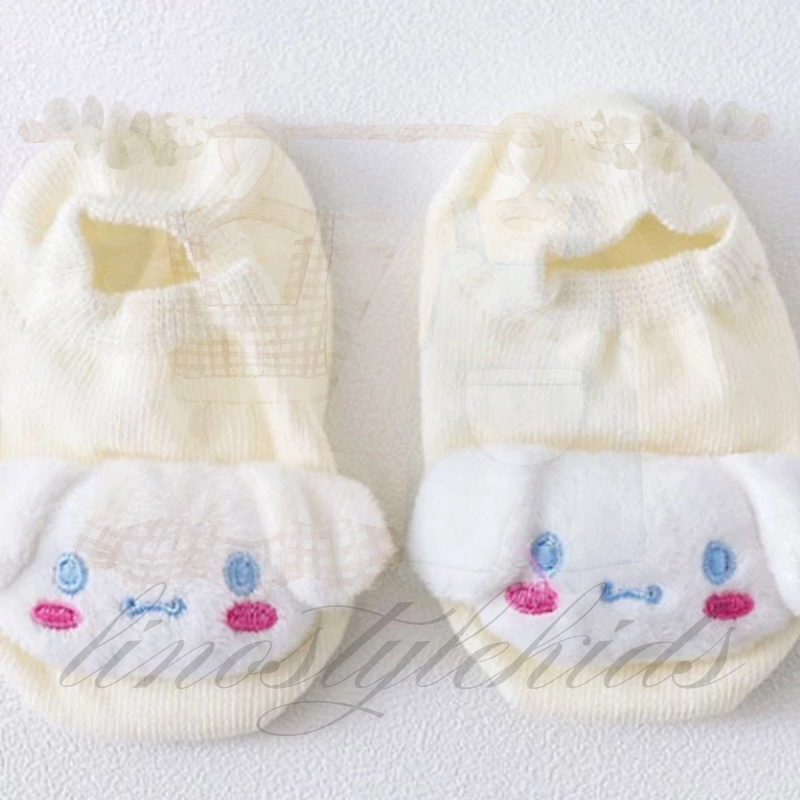 Newborn socks and gloves